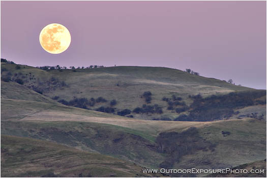 Royalty Free Stock Photo: Full Moon Rise Over Grizzly