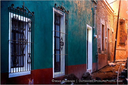 Rights Managed Stock Photo: Lamp Lit Callejon